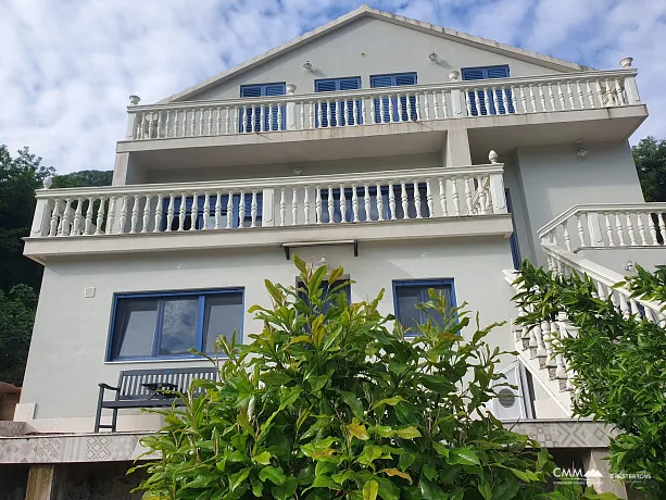 Spectacular Villa with pool overlooking the Bay of Kotor